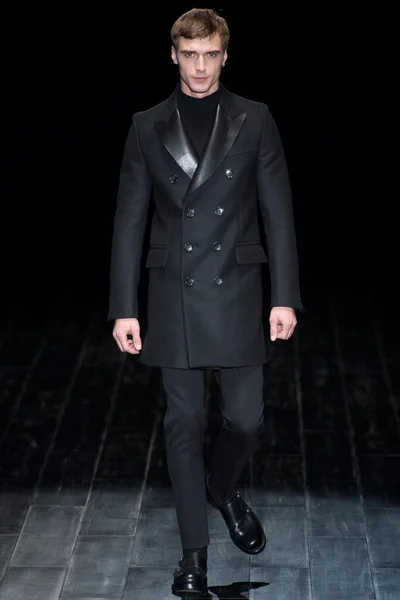 Look 38